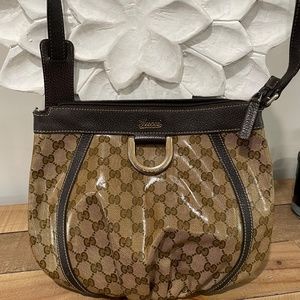 GUCCI 296019 cross body bag in brown leather.